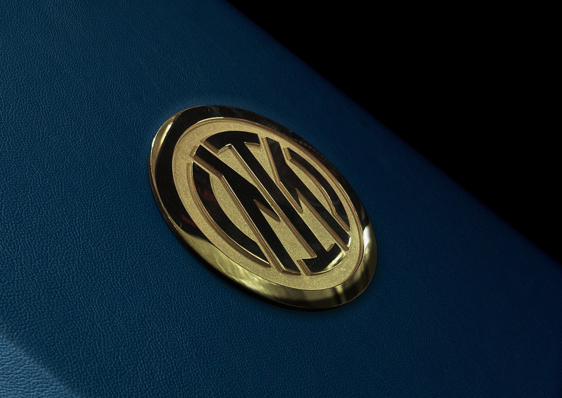 Inter The Opus, 2kg solid sterling silver FC Inter crest plated in 22-carat gold